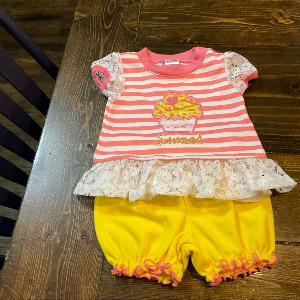 NWOT Swiggles Pink and White Matching Set with Lace Blouse